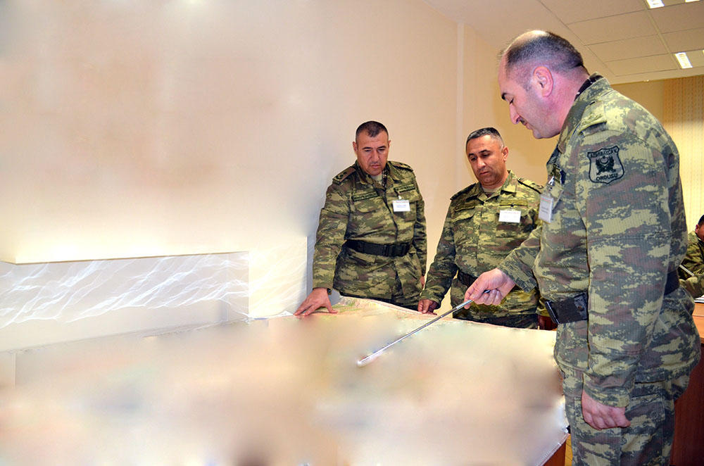 Азербайджанская армия отрабатывает управление боевыми операциями