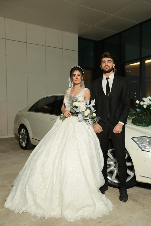 В Баку представили свадебное платье в виде праздничного торта