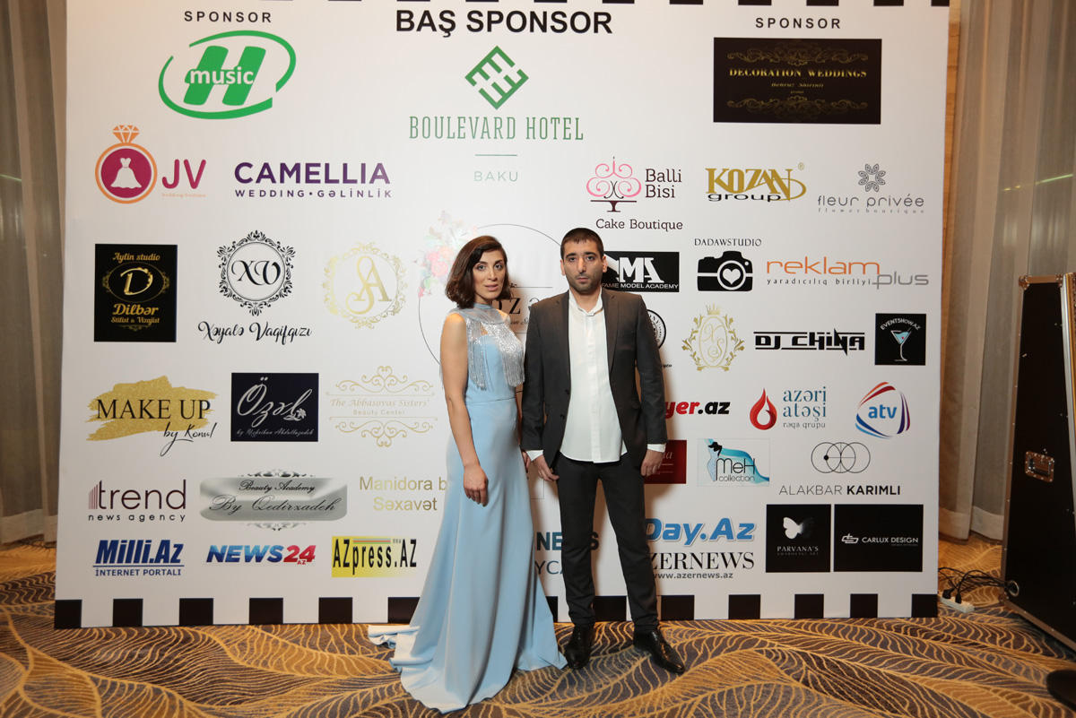 В Баку представили свадебное платье в виде праздничного торта