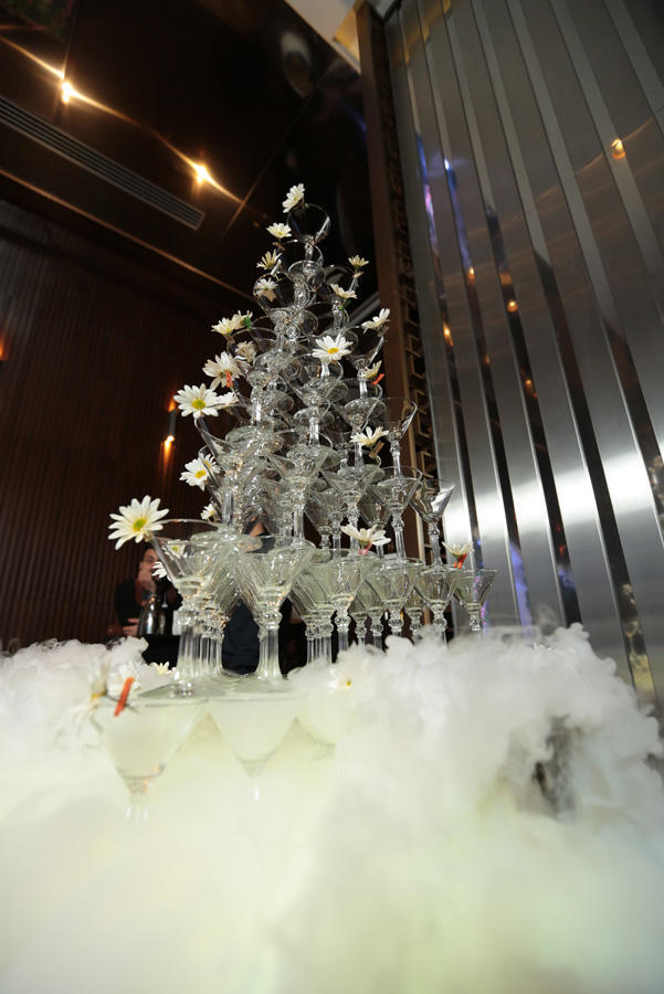 В Баку представили свадебное платье в виде праздничного торта