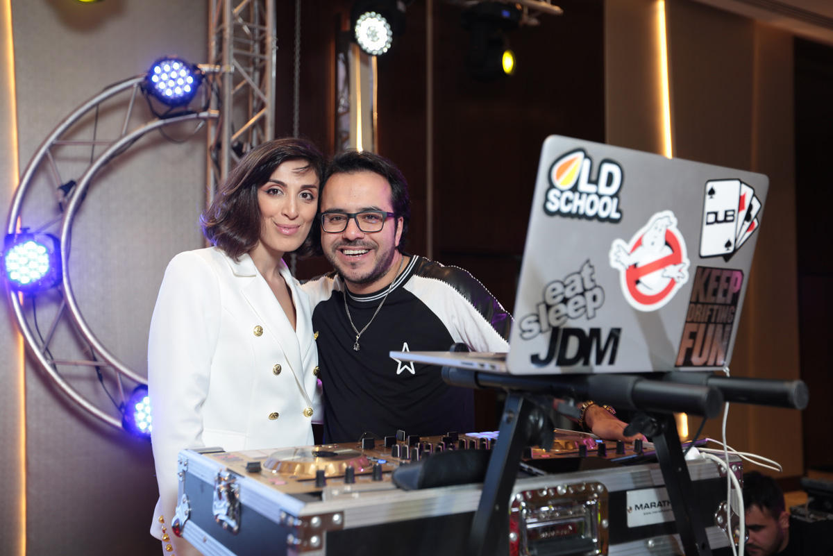 В Баку представили свадебное платье в виде праздничного торта