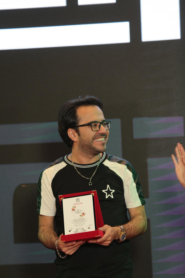 В Баку представили свадебное платье в виде праздничного торта