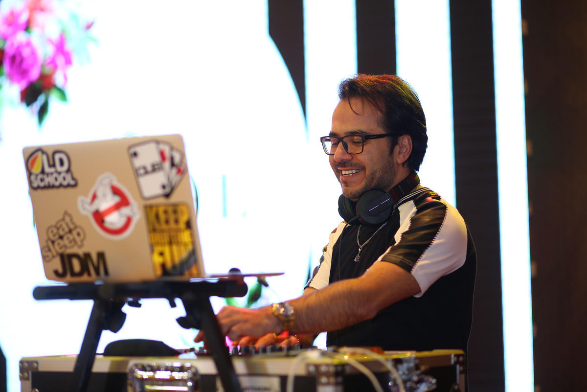 В Баку представили свадебное платье в виде праздничного торта