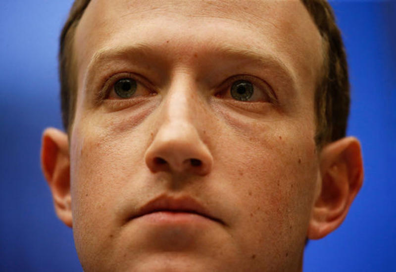 Цукерберг запретил сотрудникам Facebook пользоваться айфонами