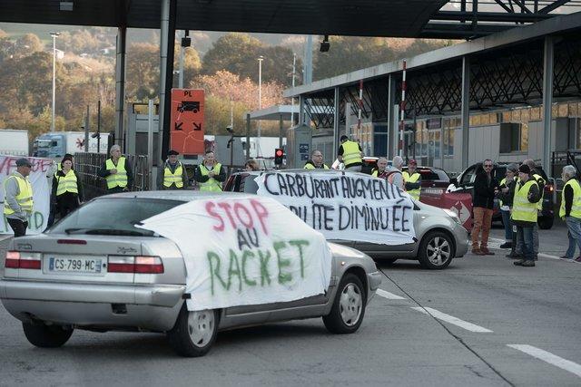Акции протеста во Франции: число пострадавших выросло до 409 человек