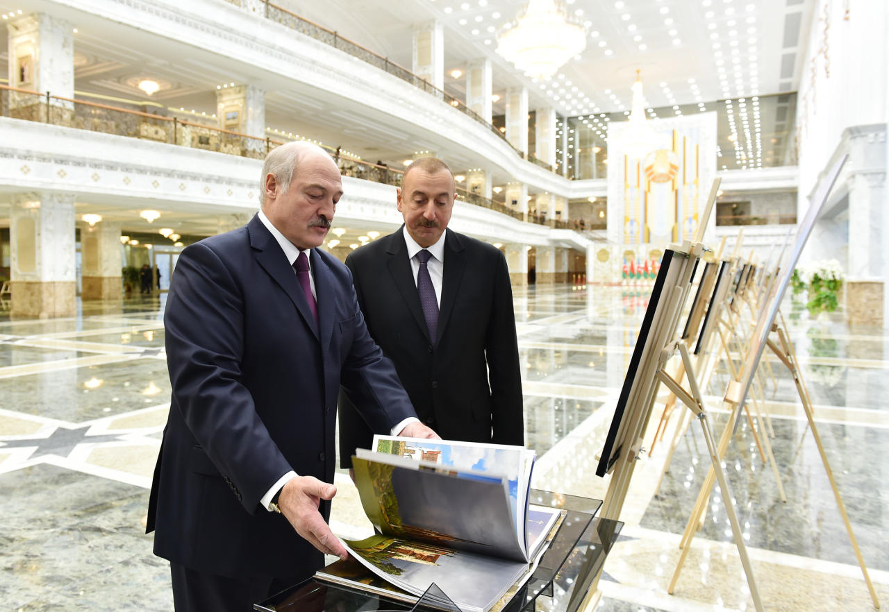 Президенты Азербайджана и Беларуси выступили с заявлениями для печати