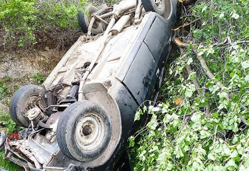 В Джалилабаде "Ford" упал в канал
