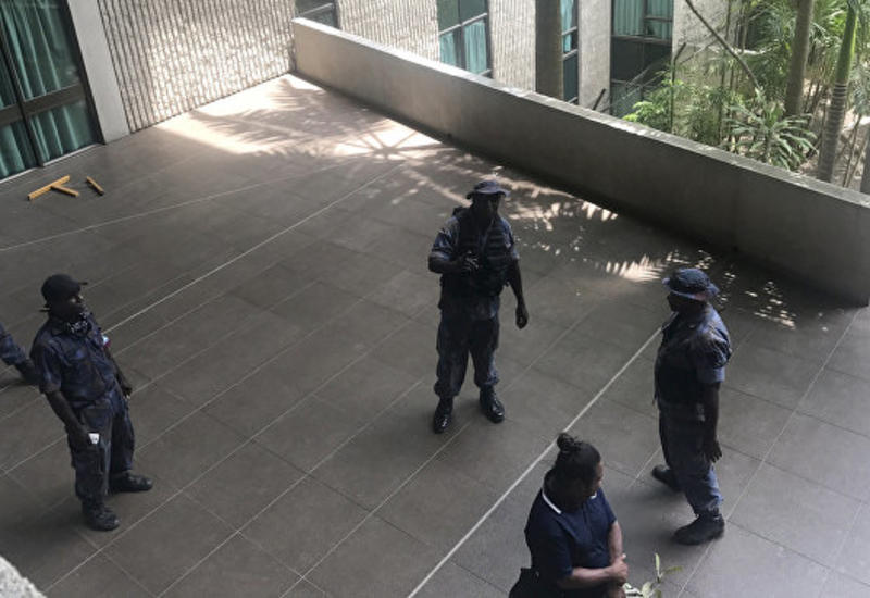 В Папуа-Новой Гвинее полиция напала на парламент