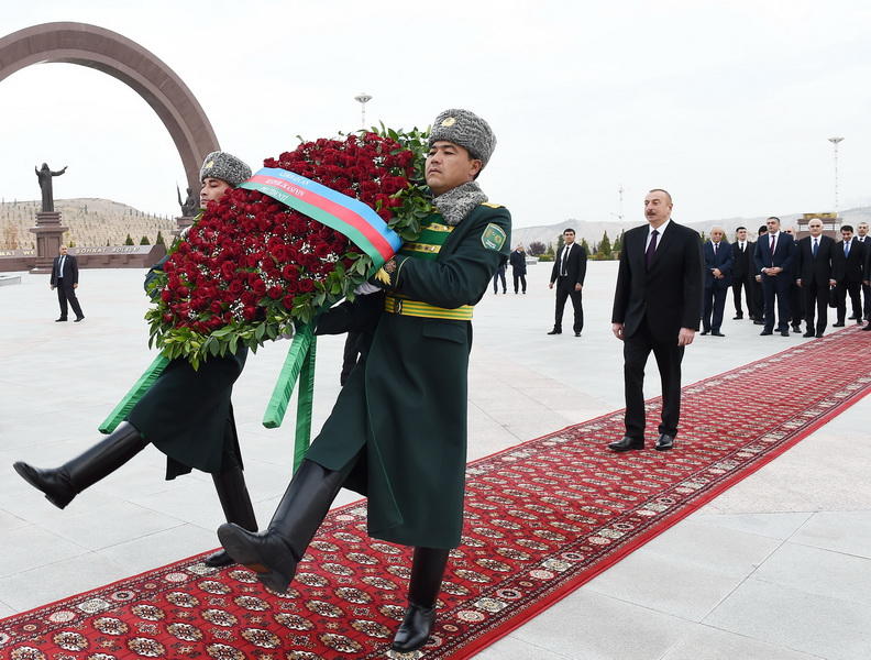 Президенты Азербайджана и Туркменистана выступили с заявлениями для печати