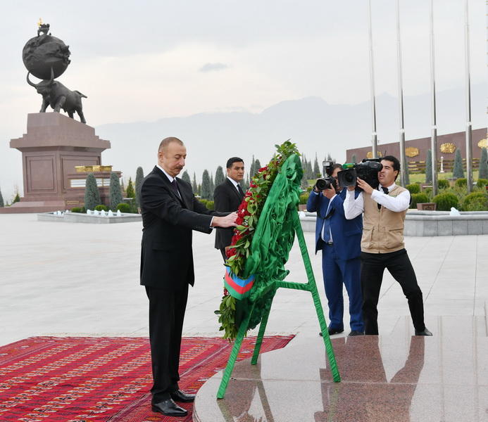 Президенты Азербайджана и Туркменистана выступили с заявлениями для печати