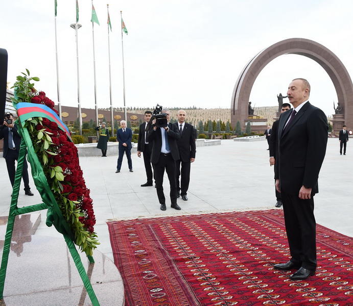 Президенты Азербайджана и Туркменистана выступили с заявлениями для печати