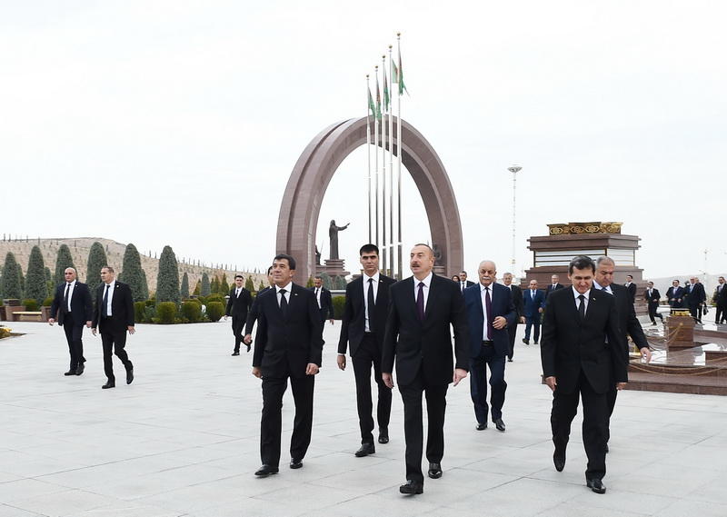 Президенты Азербайджана и Туркменистана выступили с заявлениями для печати