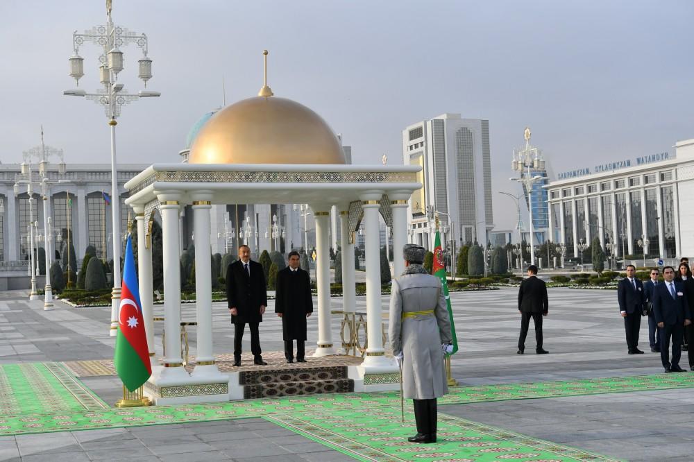 Президенты Азербайджана и Туркменистана выступили с заявлениями для печати