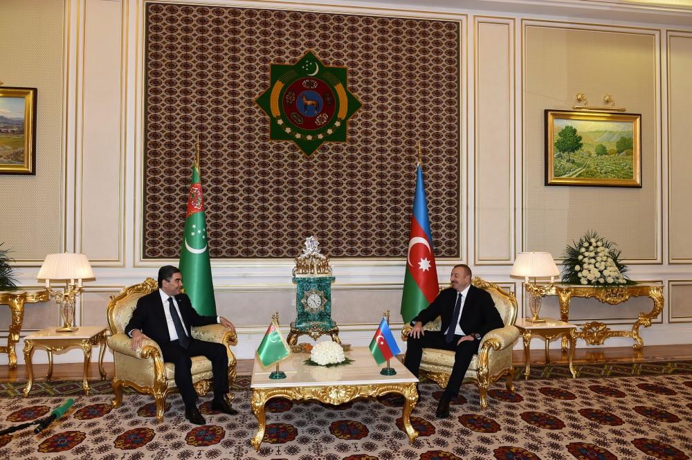 Президенты Азербайджана и Туркменистана выступили с заявлениями для печати