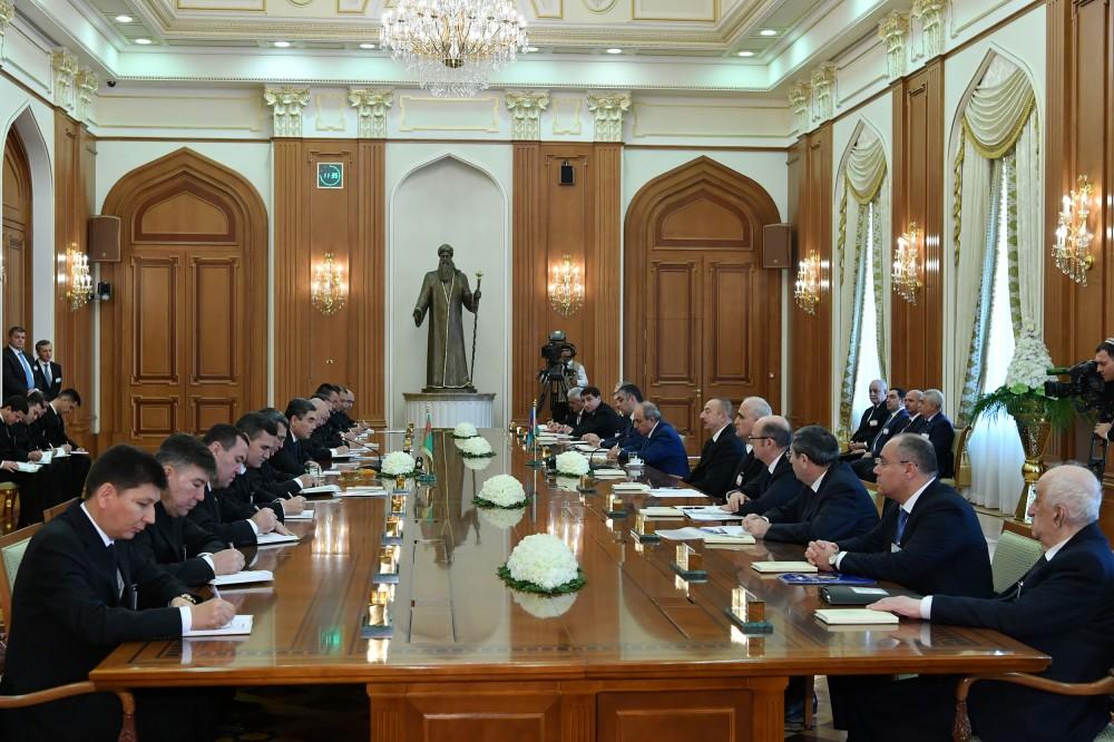 Президенты Азербайджана и Туркменистана выступили с заявлениями для печати