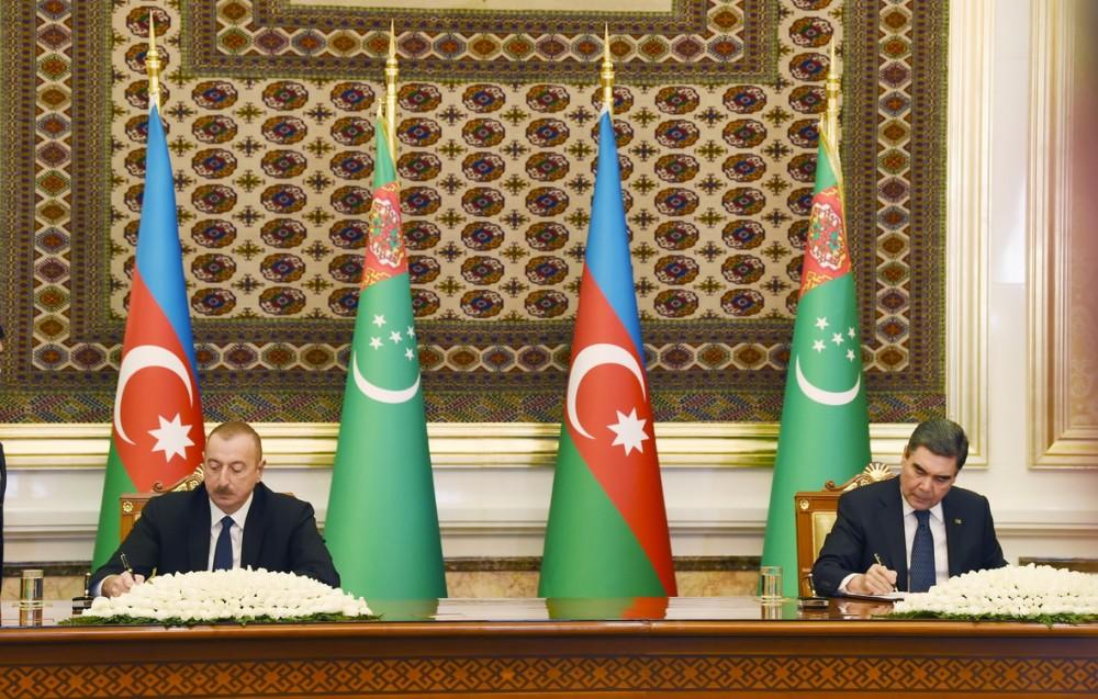 Президенты Азербайджана и Туркменистана выступили с заявлениями для печати