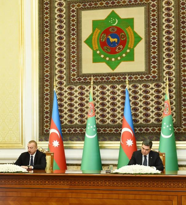 Президенты Азербайджана и Туркменистана выступили с заявлениями для печати