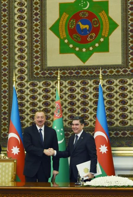 Президенты Азербайджана и Туркменистана выступили с заявлениями для печати