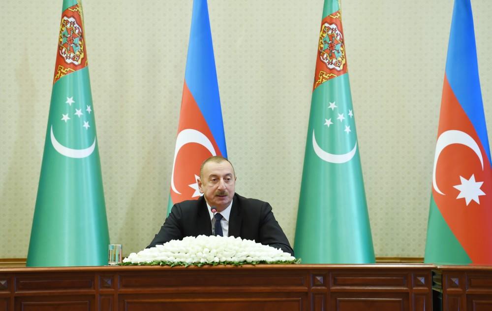 Президенты Азербайджана и Туркменистана выступили с заявлениями для печати
