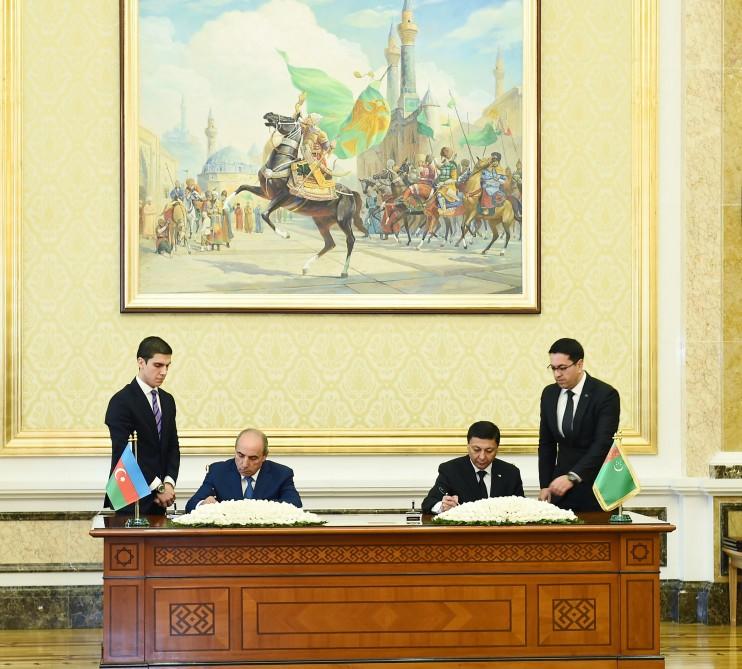 Президенты Азербайджана и Туркменистана выступили с заявлениями для печати