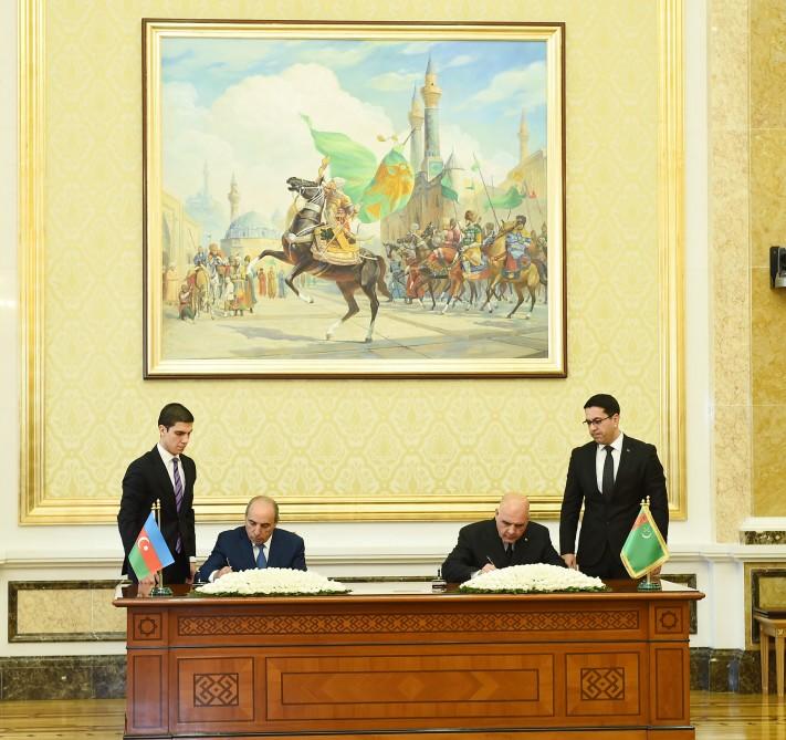 Президенты Азербайджана и Туркменистана выступили с заявлениями для печати