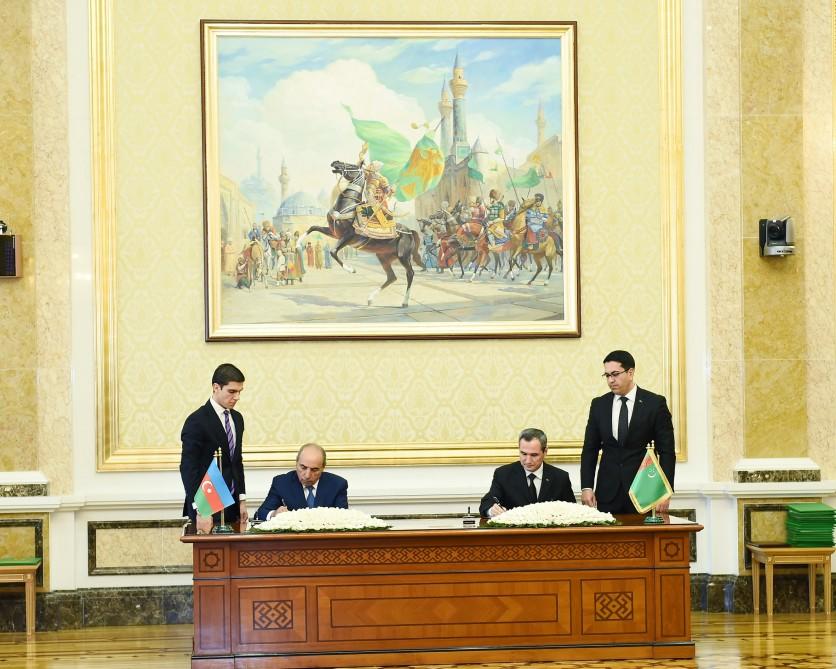 Президенты Азербайджана и Туркменистана выступили с заявлениями для печати