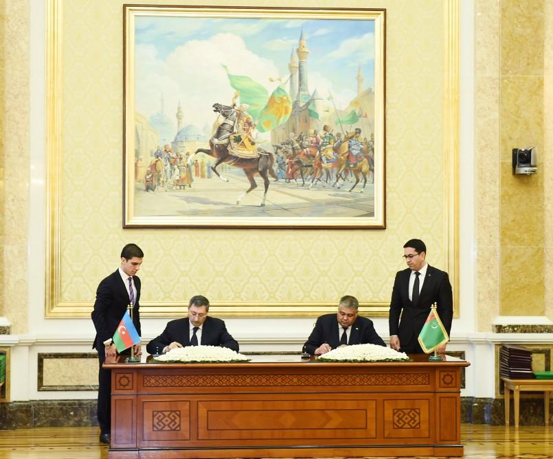 Президенты Азербайджана и Туркменистана выступили с заявлениями для печати