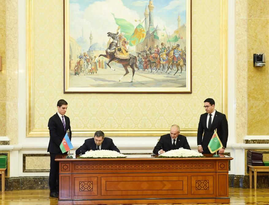 Президенты Азербайджана и Туркменистана выступили с заявлениями для печати