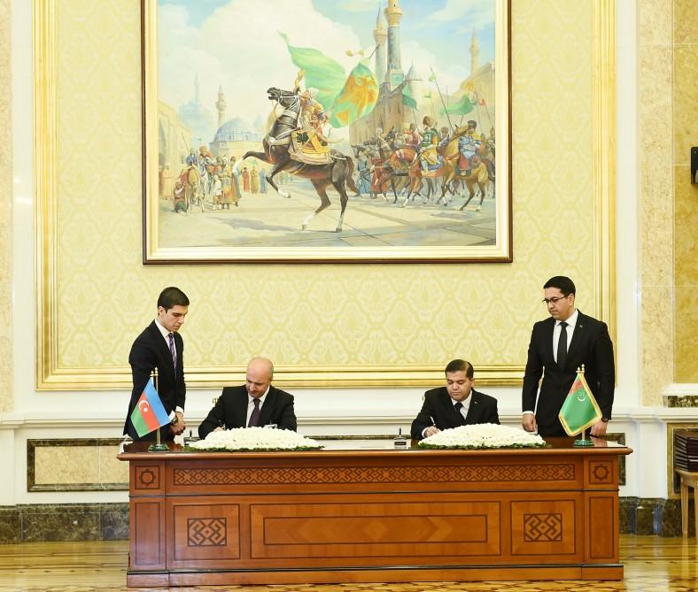 Президенты Азербайджана и Туркменистана выступили с заявлениями для печати