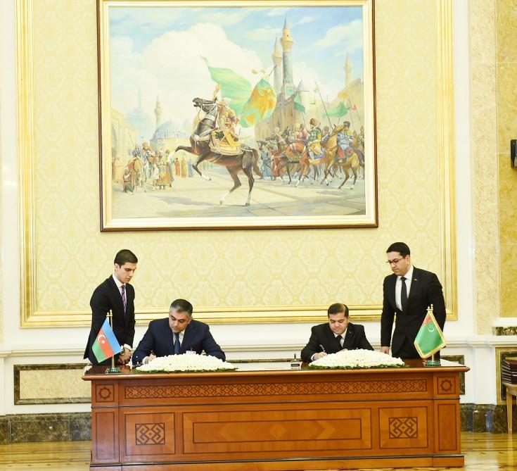 Президенты Азербайджана и Туркменистана выступили с заявлениями для печати