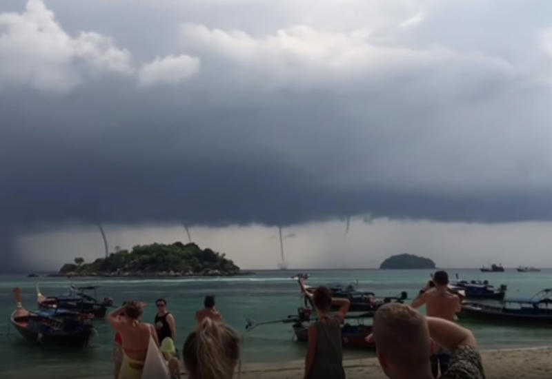 Увидев сразу четыре водных смерча, туристы не поверили своим глазам