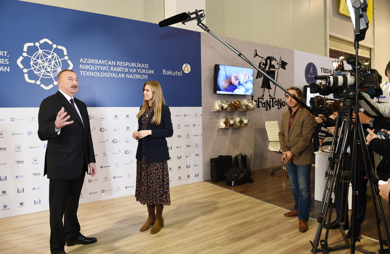 Президент Ильхам Алиев и Первая леди Мехрибан Алиева ознакомились с выставкой «Bakutel-2018»