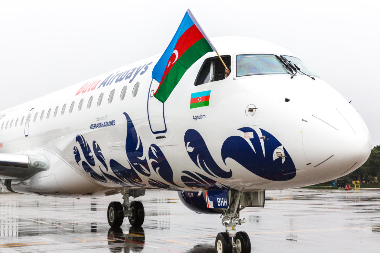 Парк азербайджанского лоукостера пополнился еще одним самолетом Embraer E-190