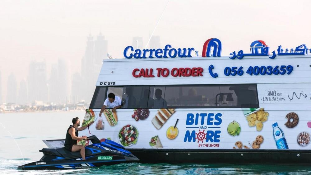 Первый в мире плавучий супермаркет открылся в ОАЭ