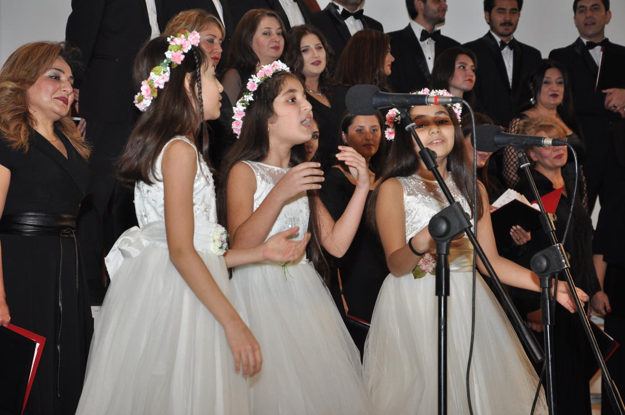 Azərbaycan Dövlət Uşaq Filarmoniyasının “Şəms” uşaq xoru Dövlət Xor Kapellası ilə bir səhnəni bölüşdü