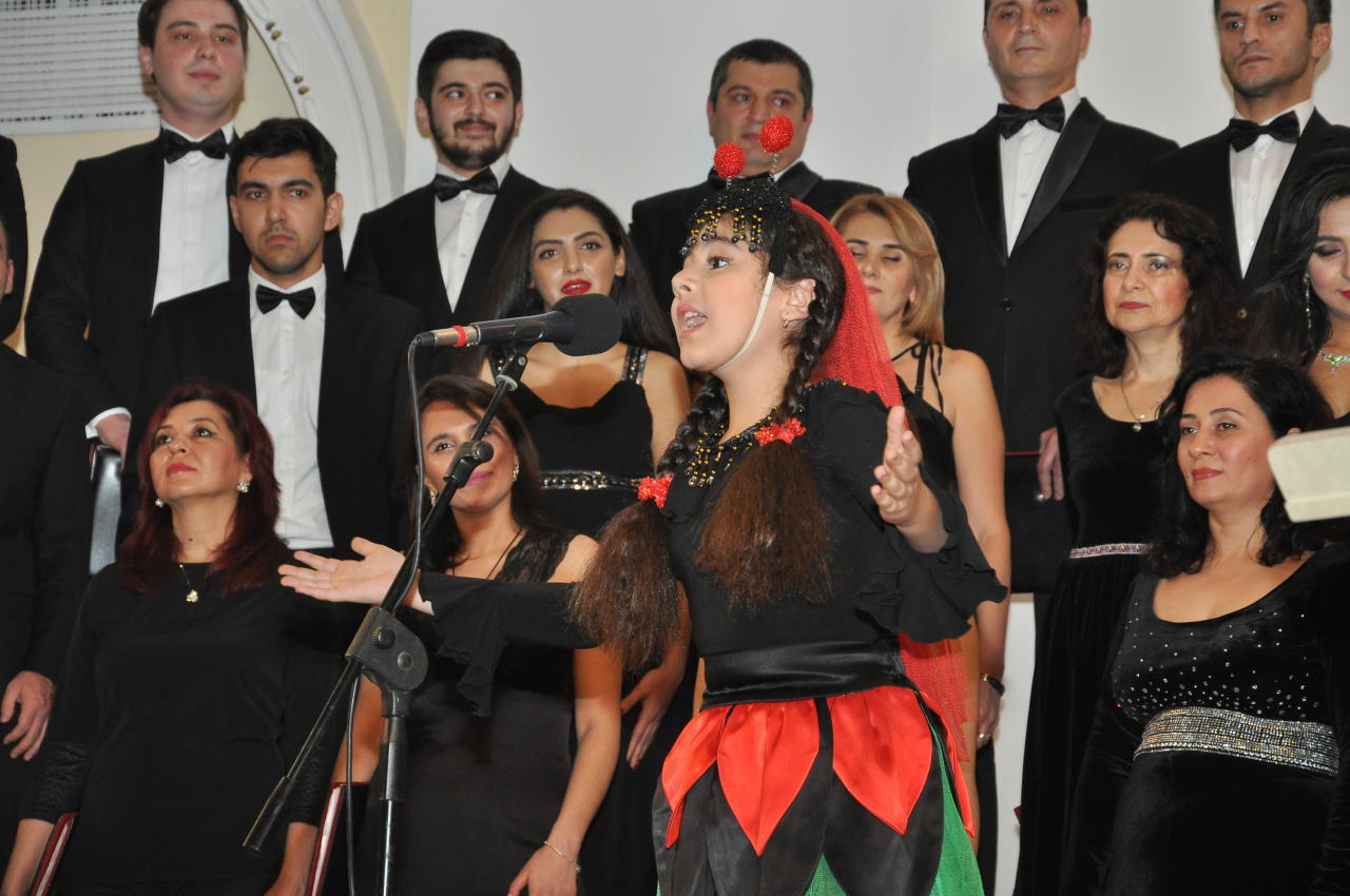 Azərbaycan Dövlət Uşaq Filarmoniyasının “Şəms” uşaq xoru Dövlət Xor Kapellası ilə bir səhnəni bölüşdü