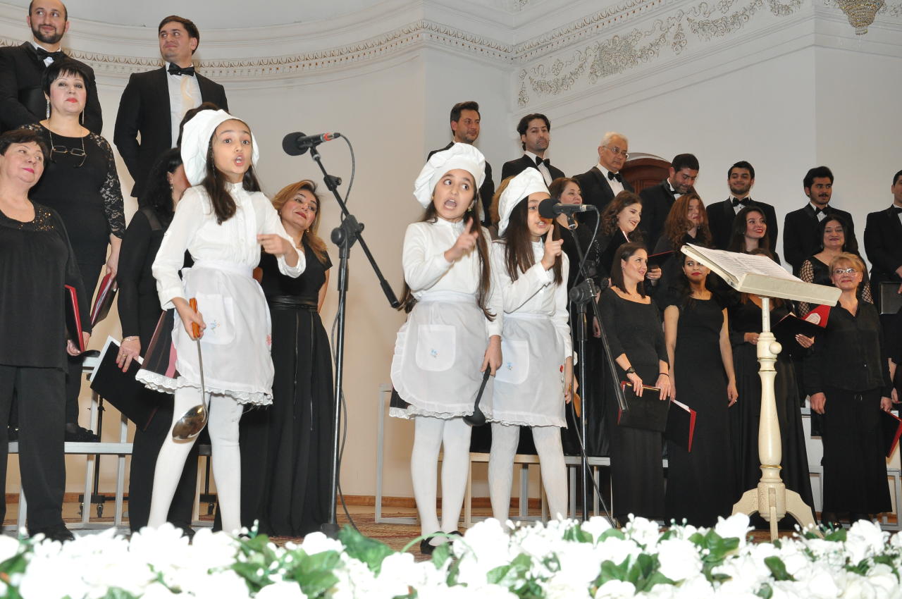 Azərbaycan Dövlət Uşaq Filarmoniyasının “Şəms” uşaq xoru Dövlət Xor Kapellası ilə bir səhnəni bölüşdü