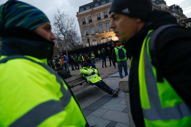 Протестные акции в Париже: задержано более 1700 человек, десятки раненых