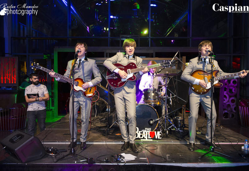 В Баку впервые прошел концерт трибьют-шоу легендарной группы The Beatles - группы The BeatLove
