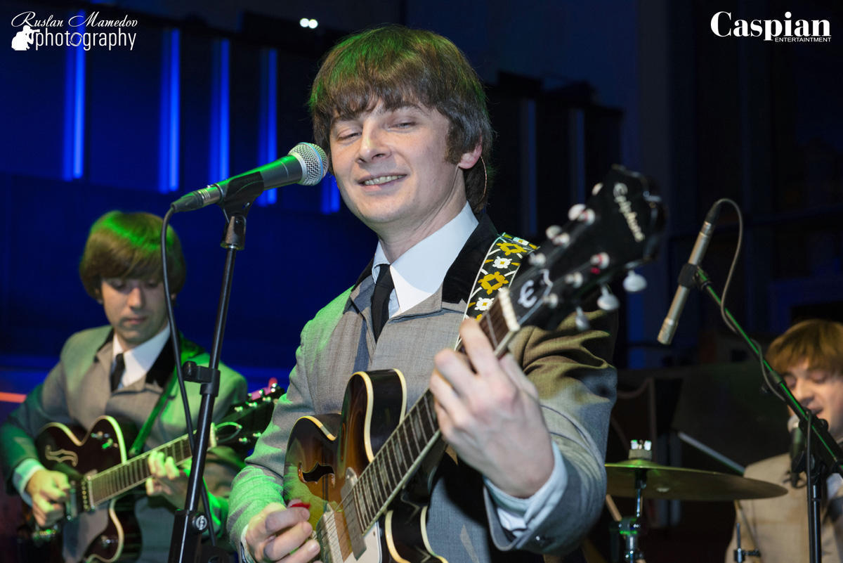 В Баку впервые прошел концерт трибьют-шоу легендарной группы The Beatles - группы The BeatLove