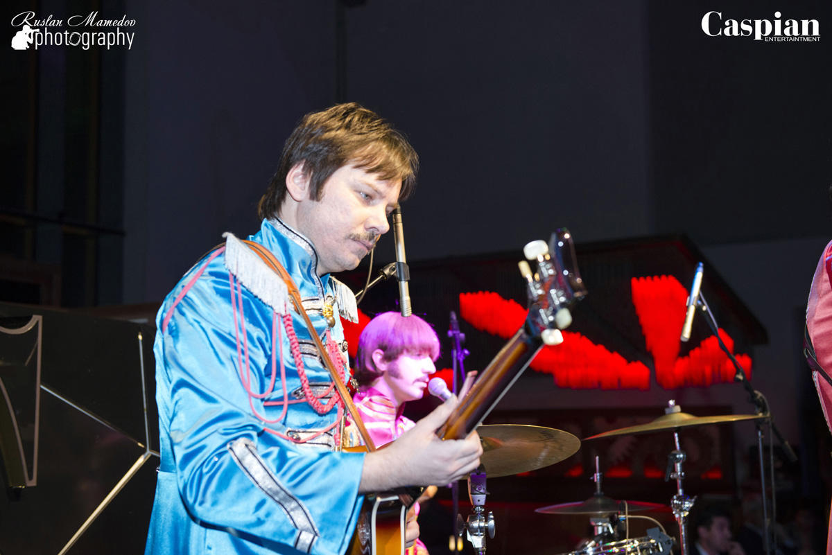 В Баку впервые прошел концерт трибьют-шоу легендарной группы The Beatles - группы The BeatLove