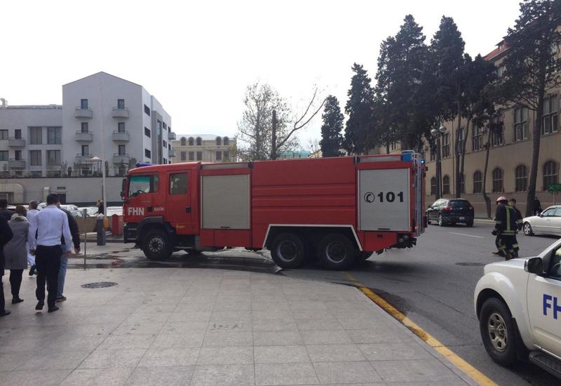 Пожар в известном отеле в Баку