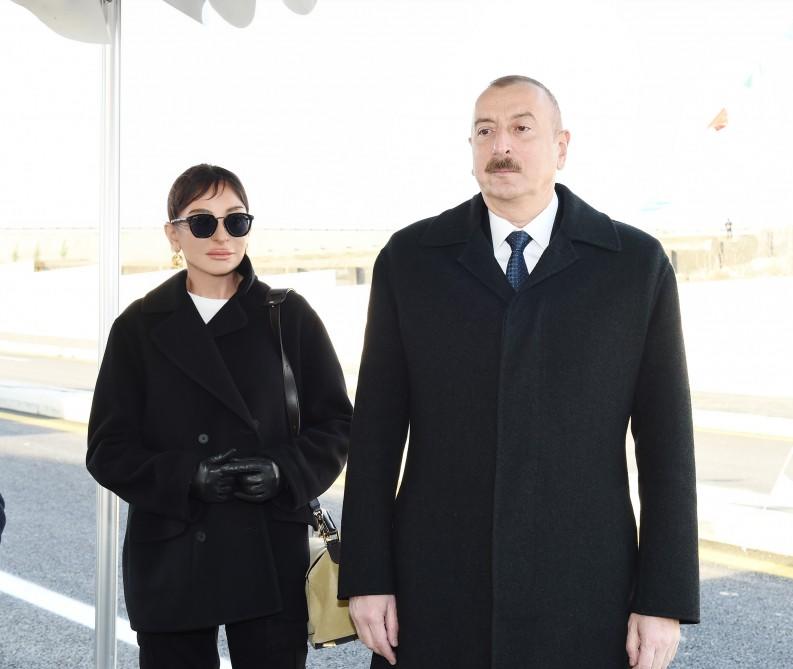 Президент Ильхам Алиев и Первая леди Мехрибан Алиева приняли участие в открытии жилого комплекса в Ясамальском районе