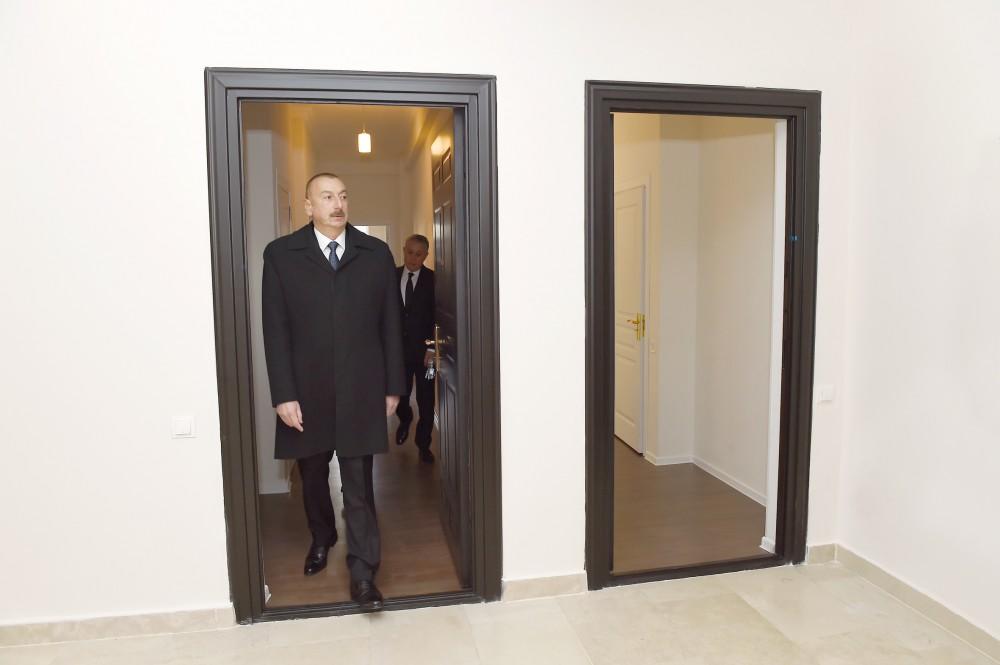 Президент Ильхам Алиев и Первая леди Мехрибан Алиева приняли участие в открытии жилого комплекса в Ясамальском районе