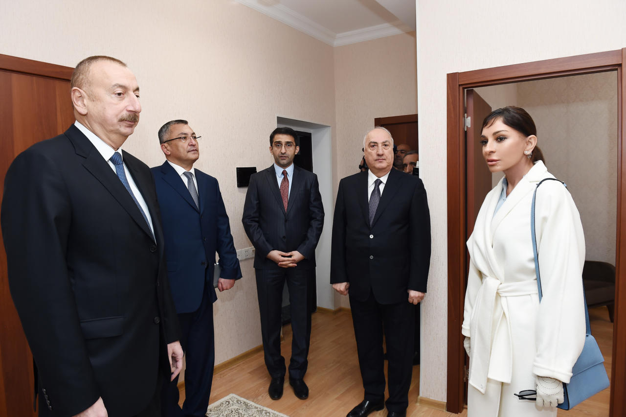 Президент Ильхам Алиев и Первая леди Мехрибан Алиева приняли участие в открытии жилового комплекса для беженцев и вынужденных переселенцев в Сумгайыте