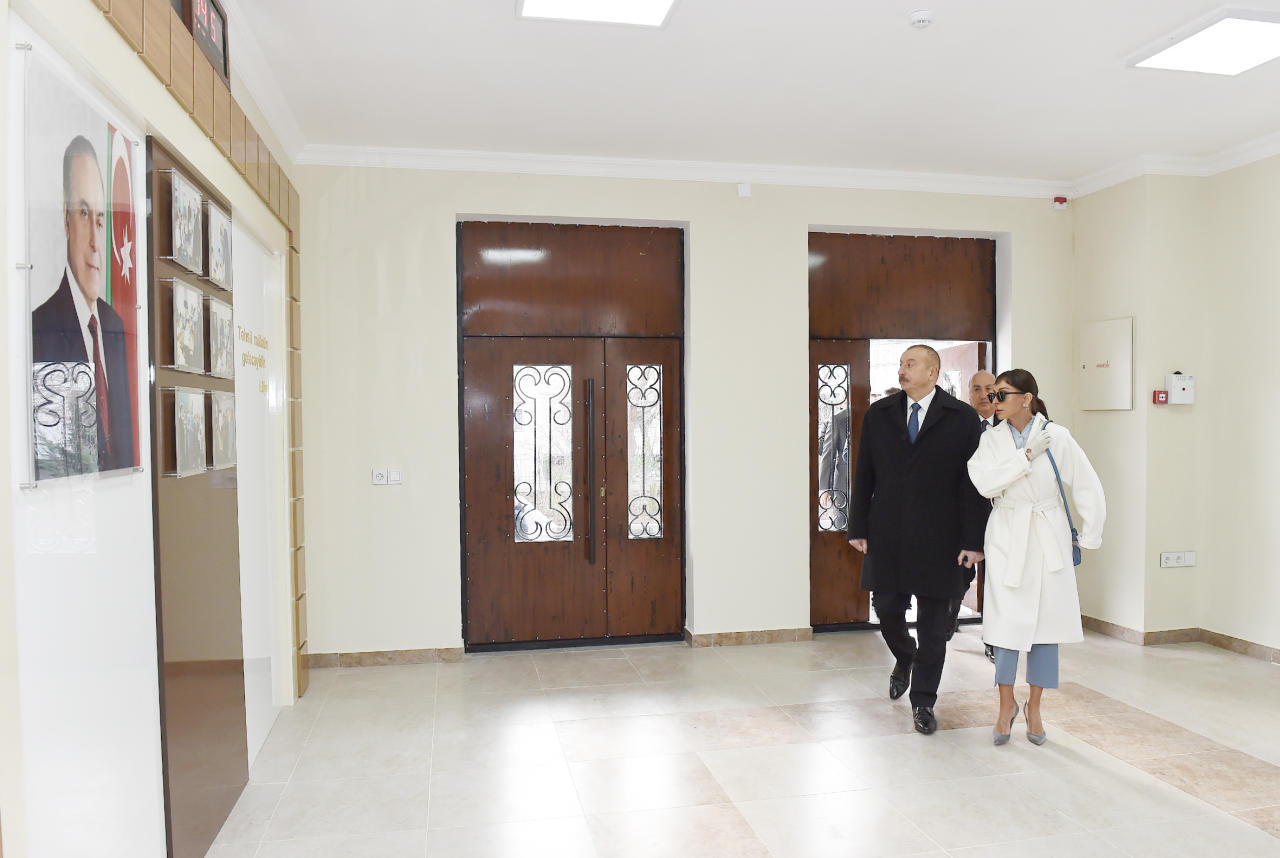Президент Ильхам Алиев и Первая леди Мехрибан Алиева приняли участие в открытии жилового комплекса для беженцев и вынужденных переселенцев в Сумгайыте