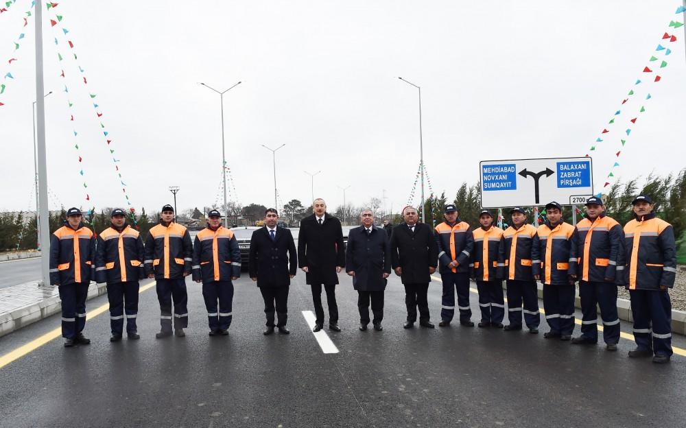 Президент Ильхам Алиев принял участие в открытии новой автодороги в Баку