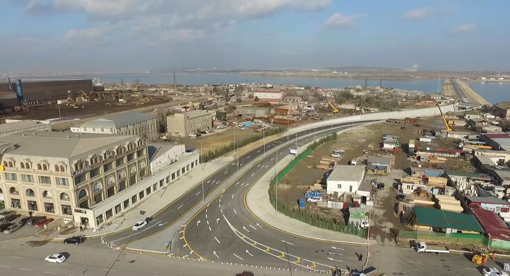 Президент Ильхам Алиев принял участие в открытии новой автодороги в Баку
