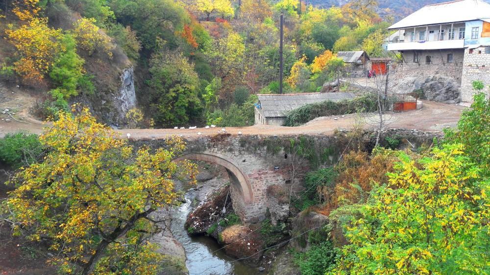 Dağlara sığınan Bayan kəndi