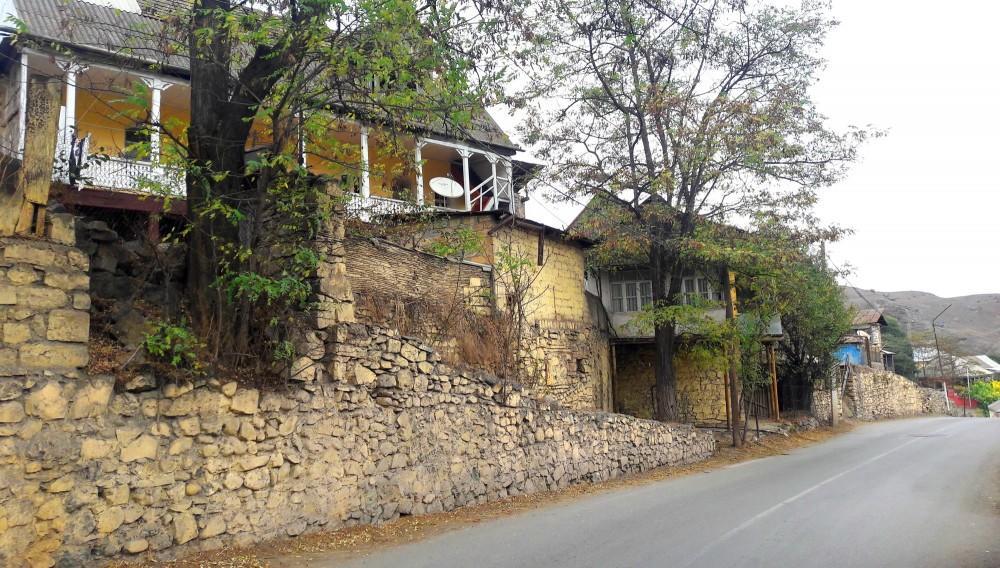 Dağlara sığınan Bayan kəndi